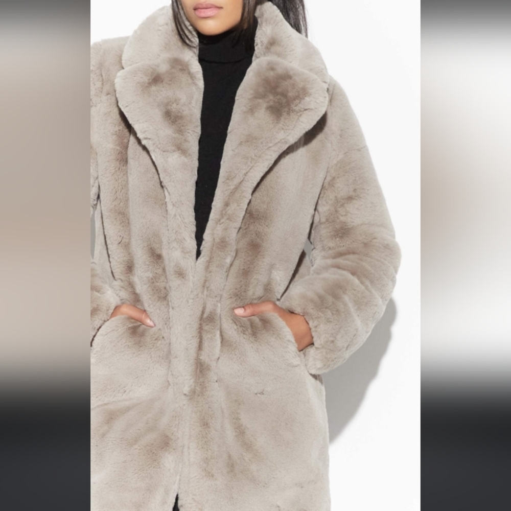 NEW APPARIS Faux Fur Coat